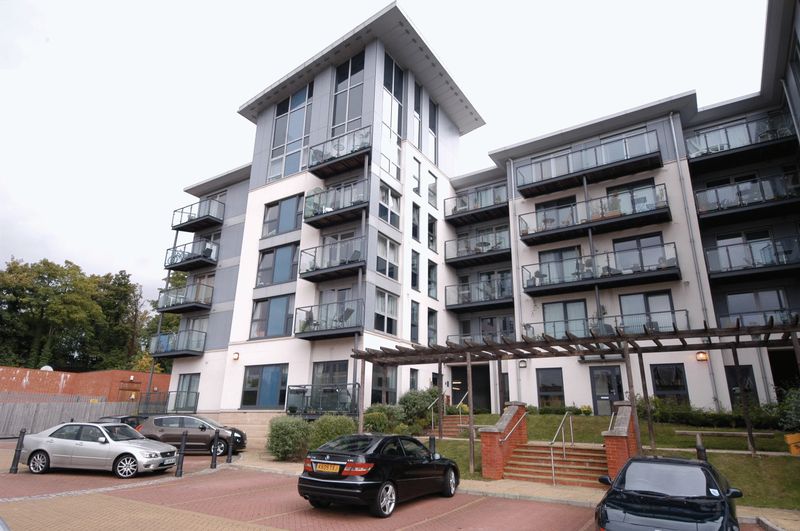 Flat Mckenzie Court in Maidstone