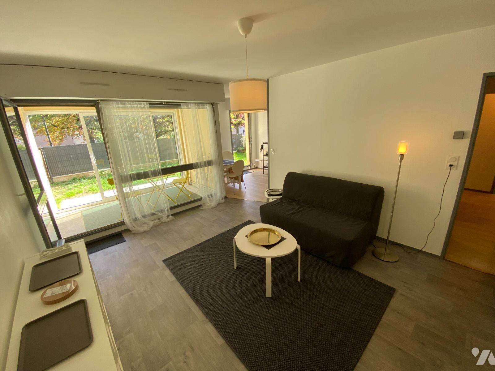 Flat Square Pedro Flores-Cano in Rennes