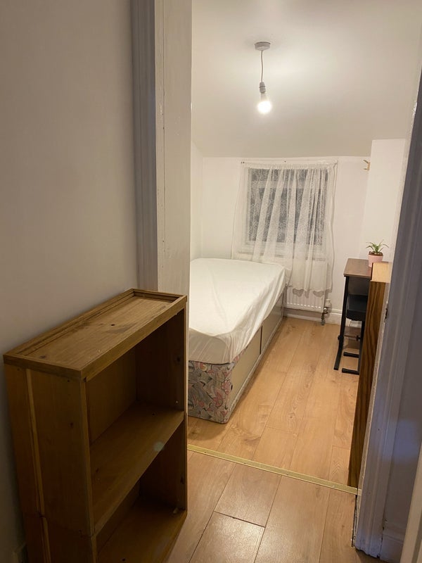 Room Queen Street in Greater London