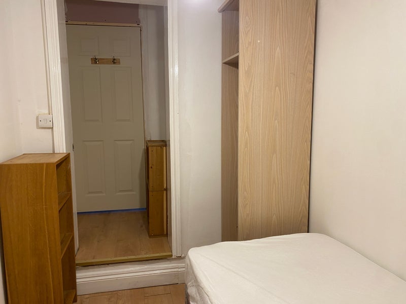 Room Queen Street in Greater London
