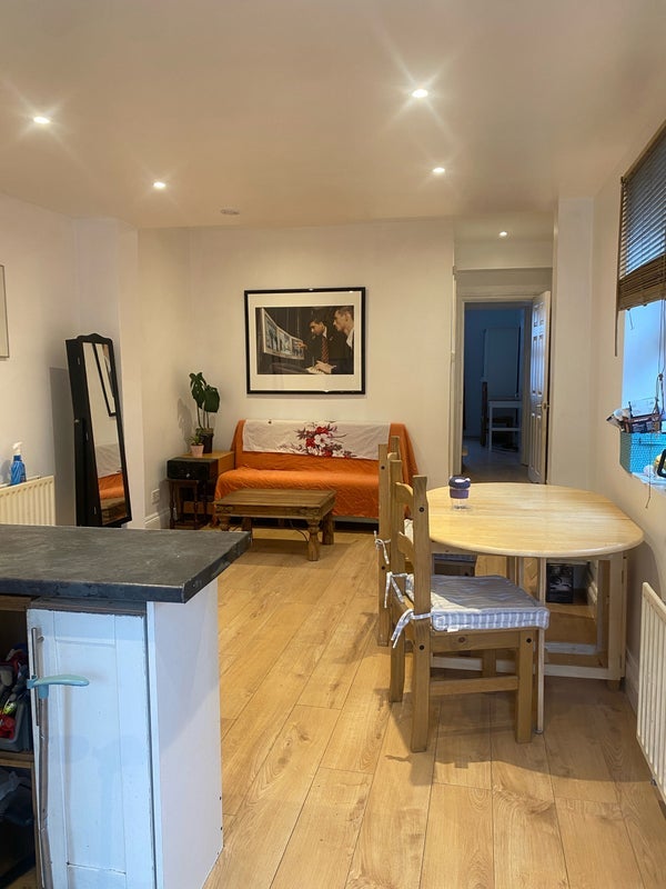 Room Queen Street in Greater London