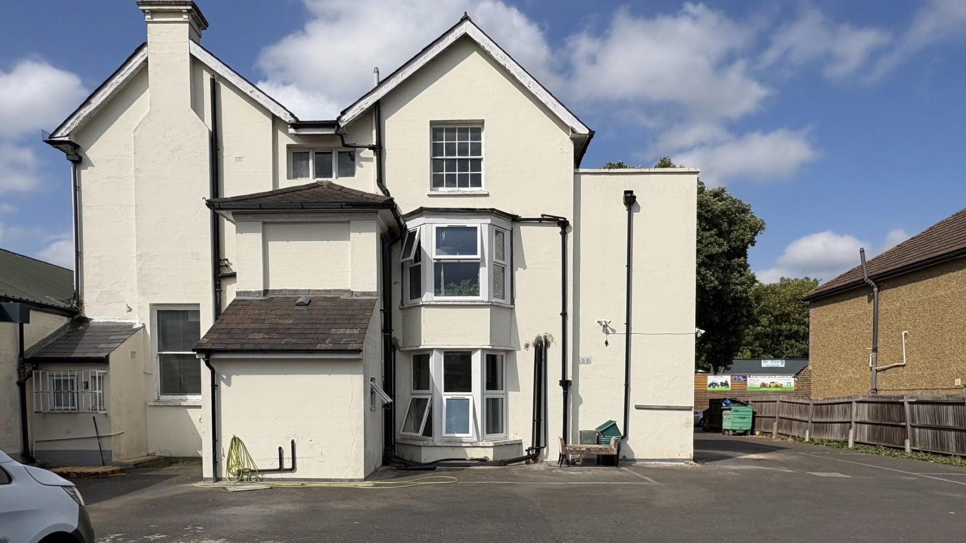 Flat Upper Teddington Road in Greater London