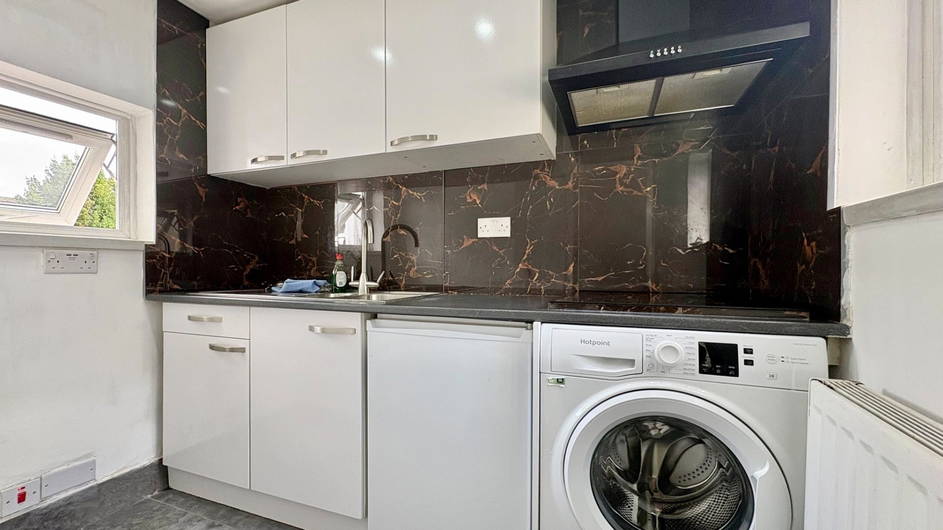 Flat Upper Teddington Road in Greater London