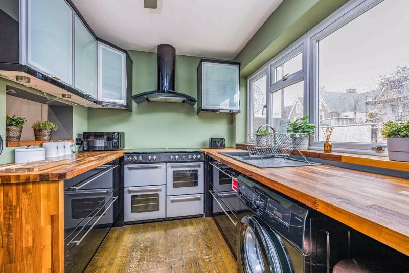Flat Clarendon Road in Portsmouth