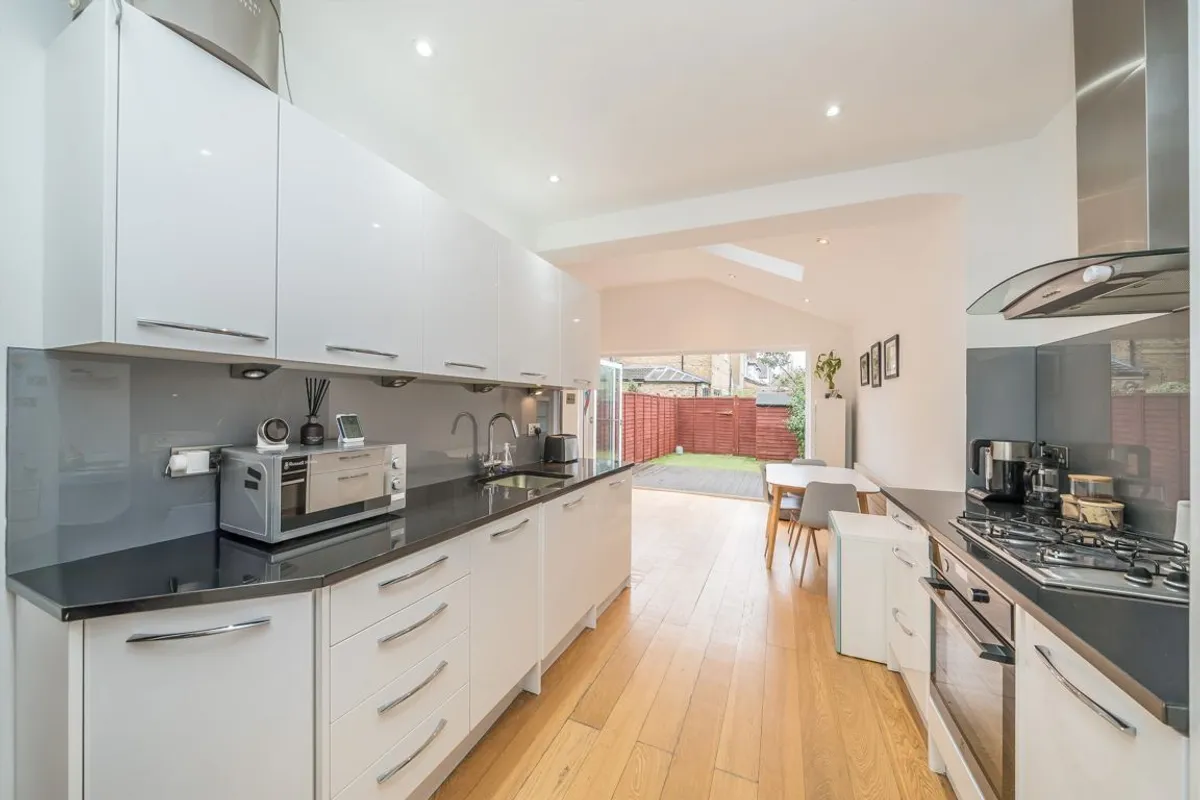 Flat Claremont Road in Greater London