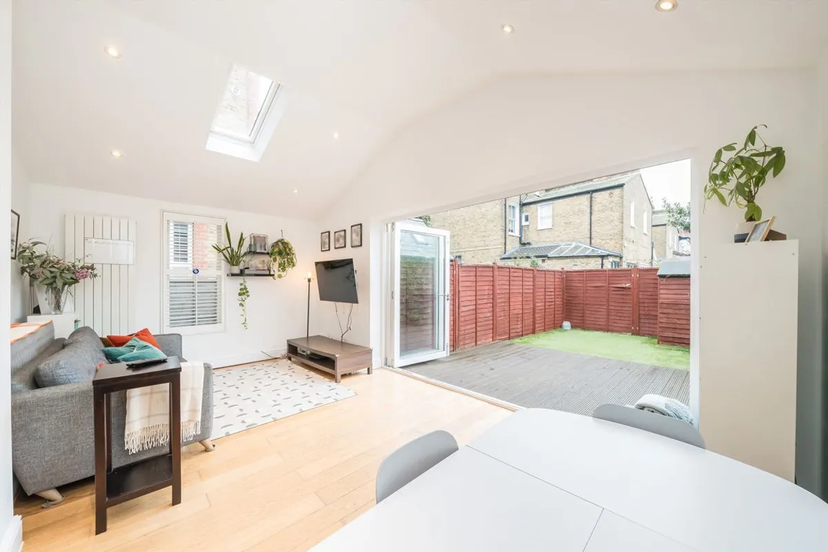 Flat Claremont Road in Greater London