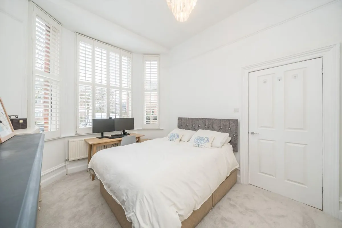 Flat Claremont Road in Greater London