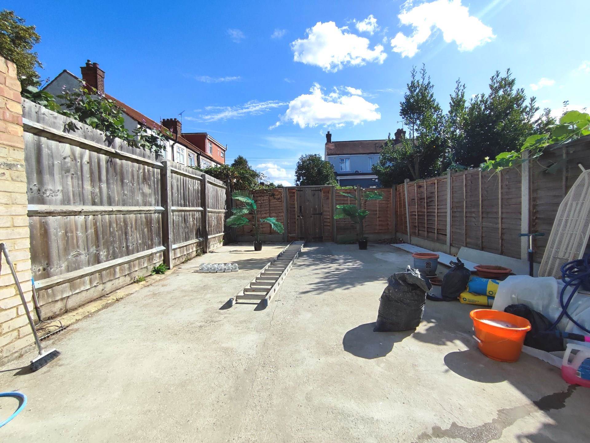 House Gainsborough Avenue in Greater London