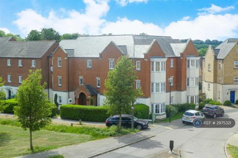 Flat Harlow Crescent in Milton Keynes