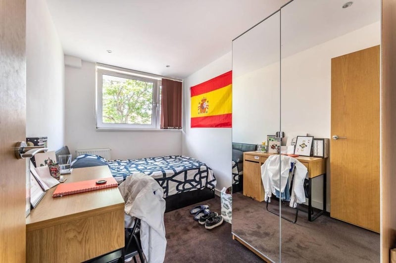 Room Camilla Road in Greater London
