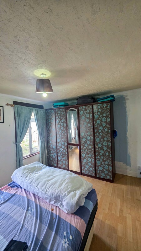 Room Stirling Road in Greater London