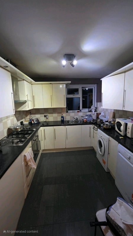 Room Stirling Road in Greater London