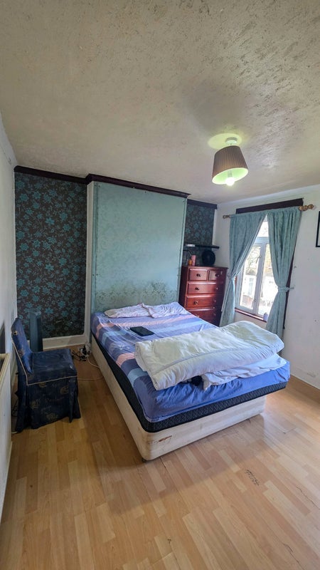 Room Stirling Road in Greater London