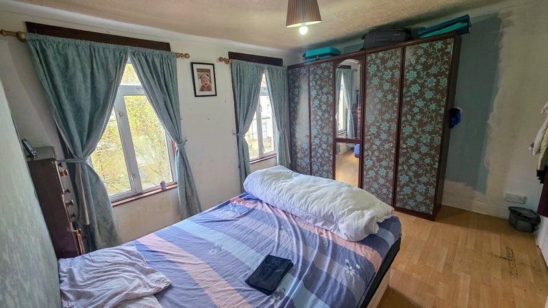 Room Stirling Road in Greater London