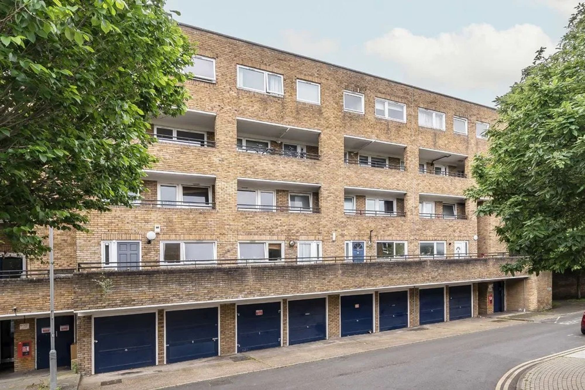 Flat East Hill in Greater London