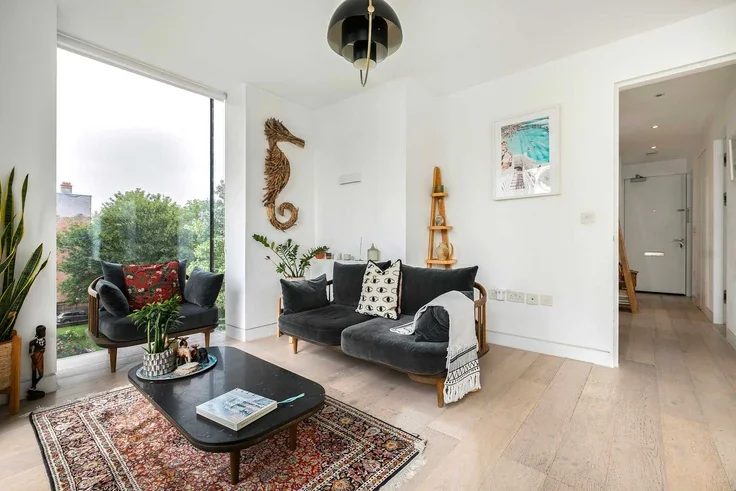 Flat Kingsland Road in Greater London
