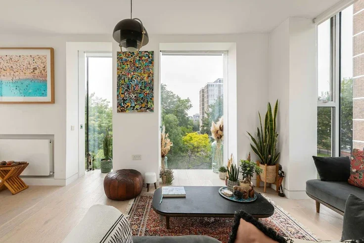 Flat Kingsland Road in Greater London
