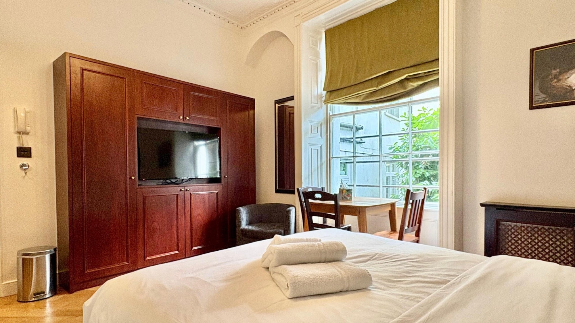 Flat Cartwright Gardens in Greater London