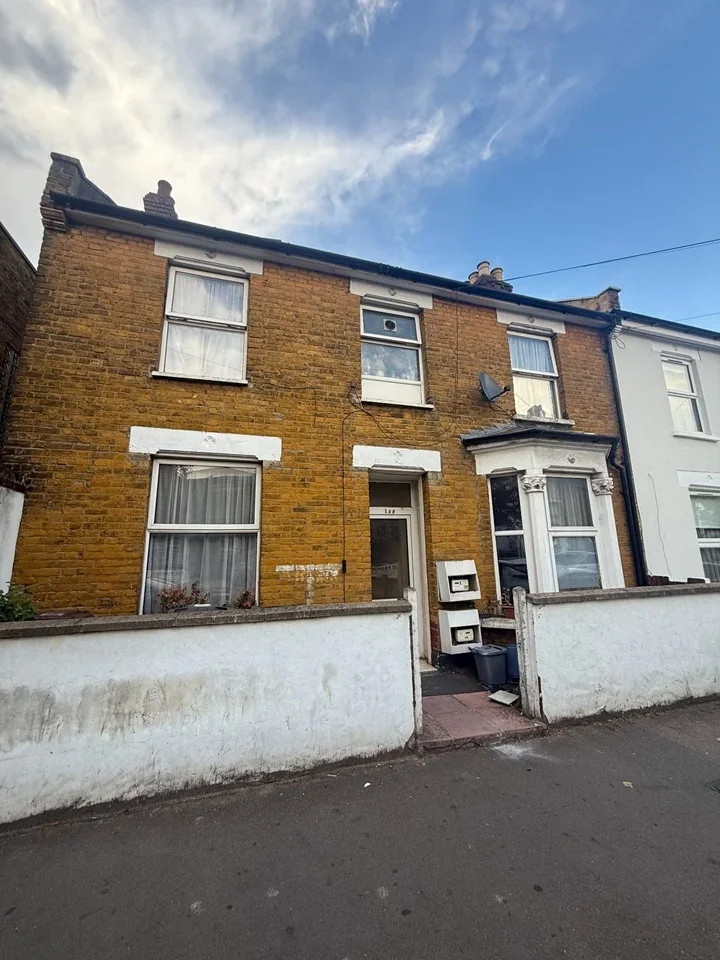 Flat Olinda Road in Greater London