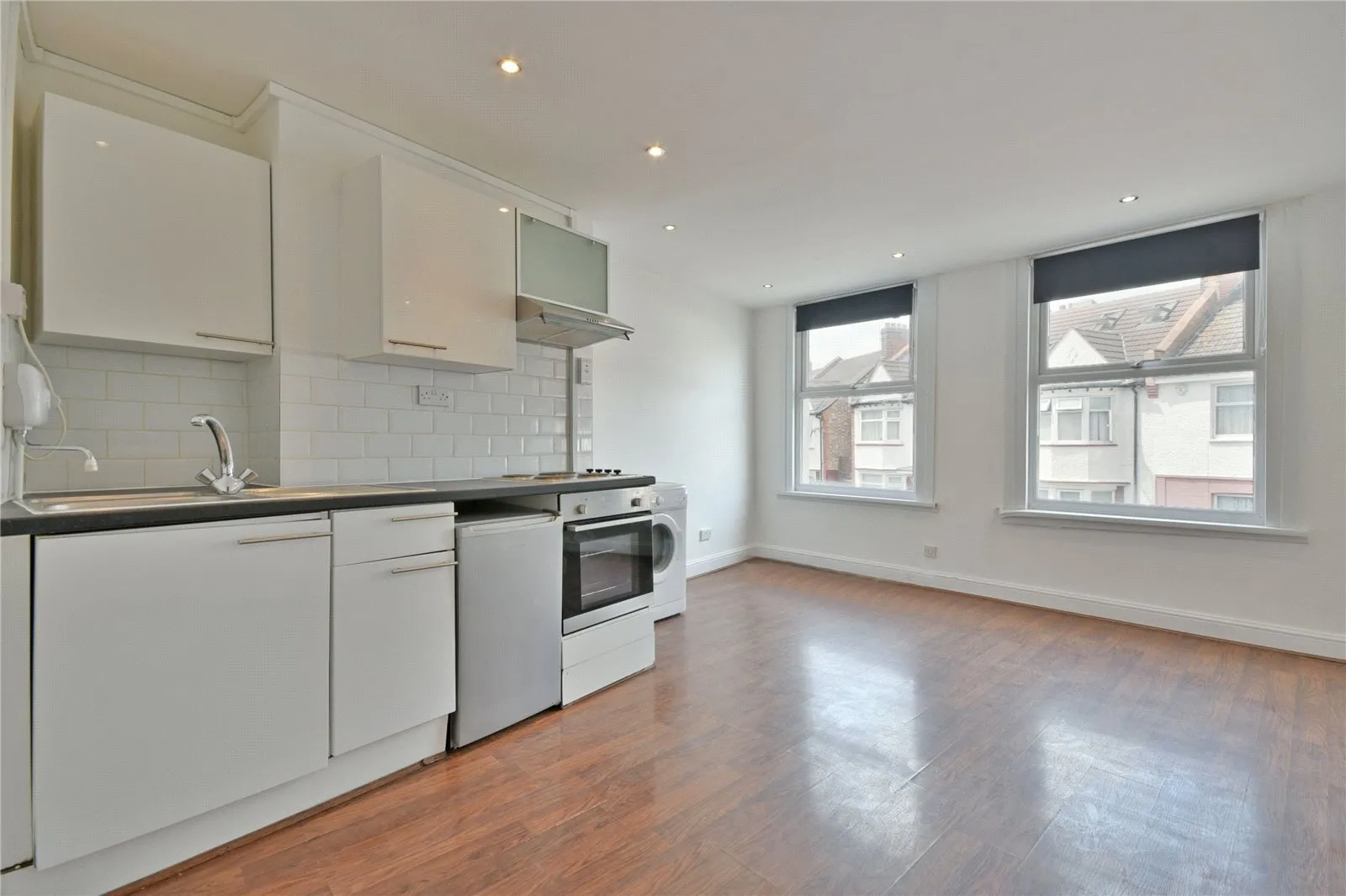 Flat Pellatt Grove in Greater London