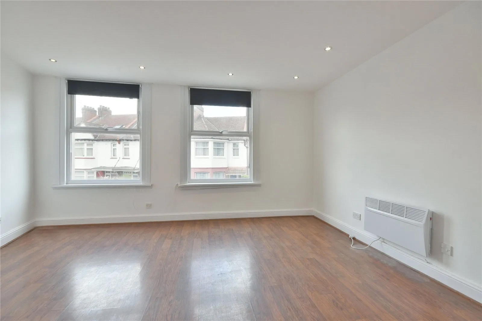 Flat Pellatt Grove in Greater London