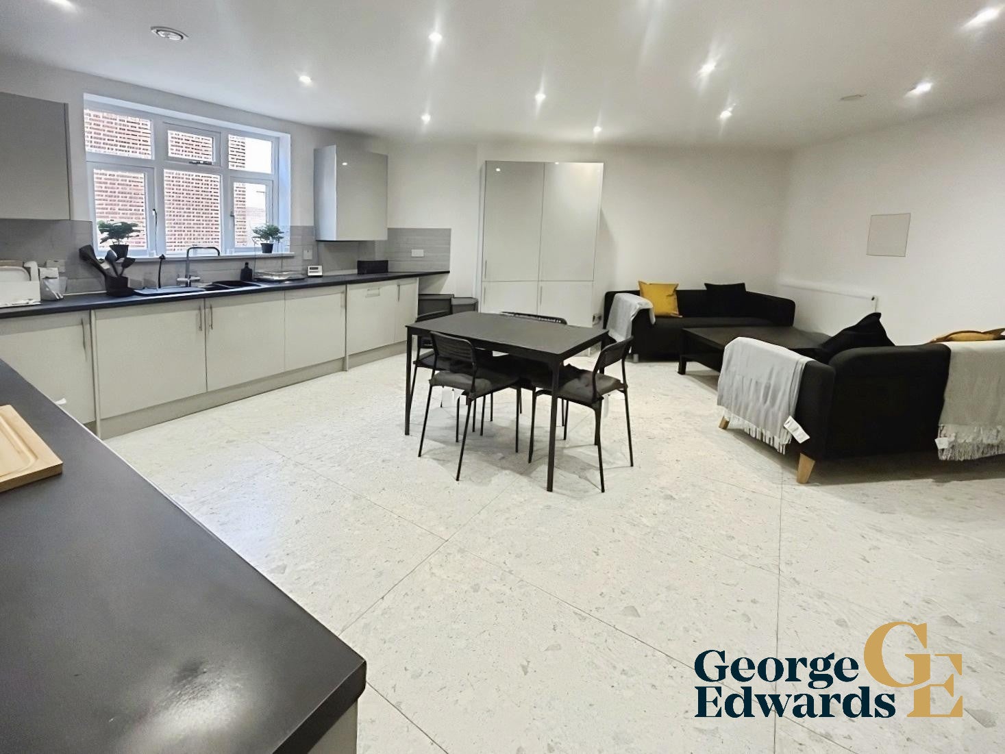 Room Osmaston Road in Derby