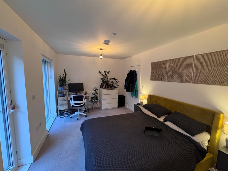 Room Worsopp Drive in Greater London