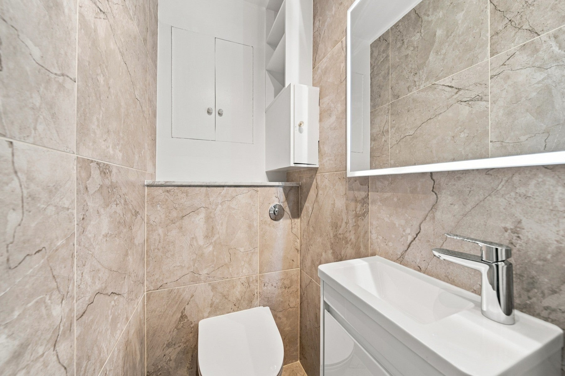Flat Semley Place in City of Westminster