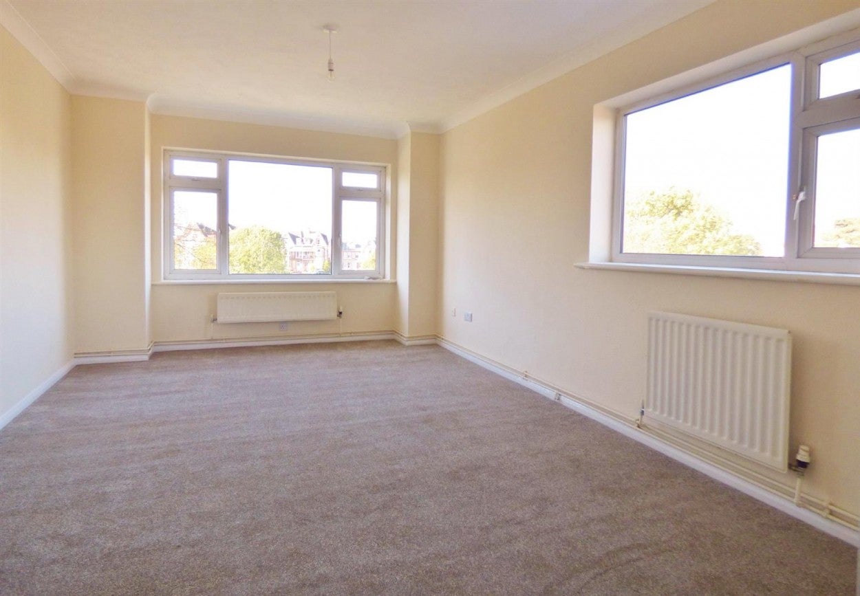 Flat Granville Road in Arun
