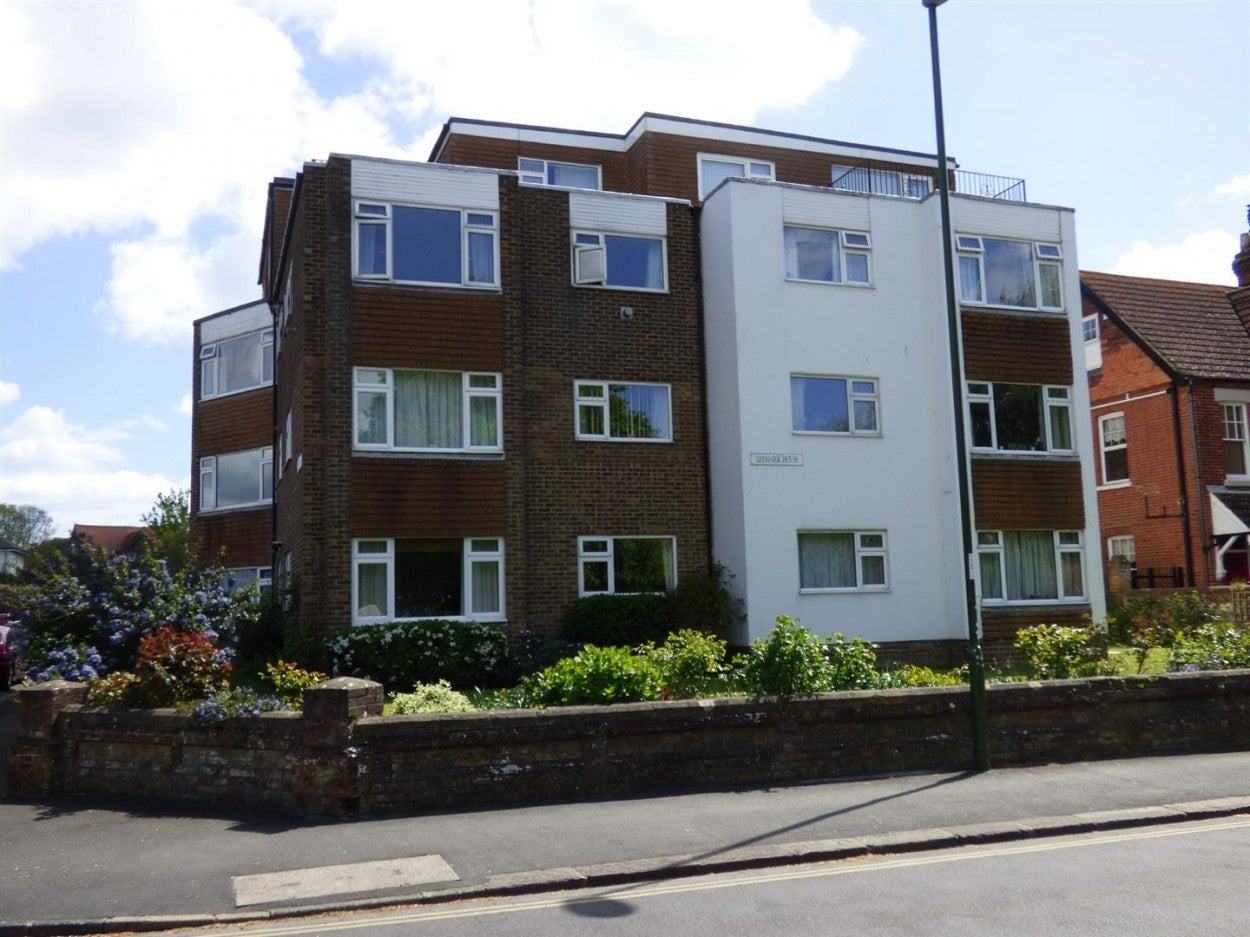 Flat Granville Road in Arun