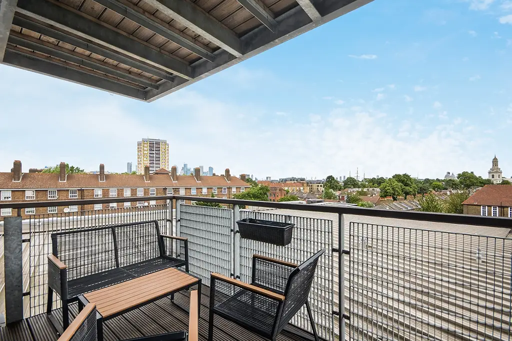Flat Tarves Way in Greater London