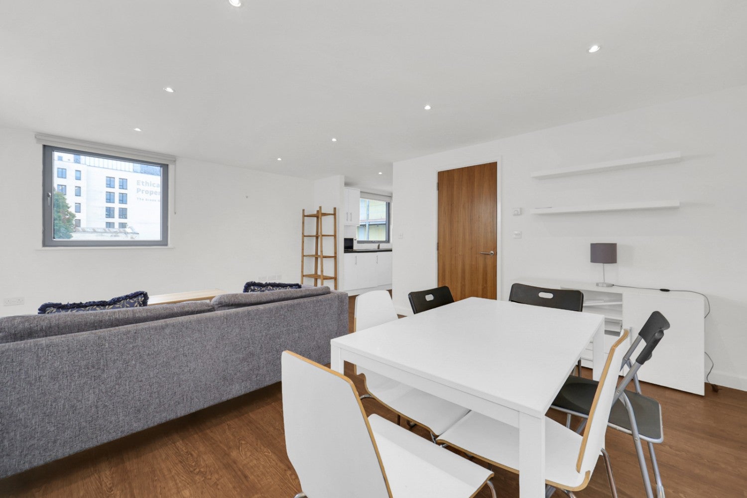 Flat Cambridge Heath Road in Greater London