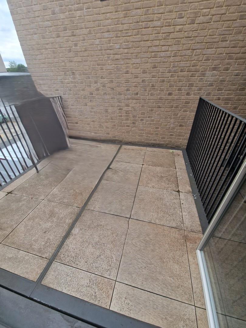Flat Havannah Street in Greater London