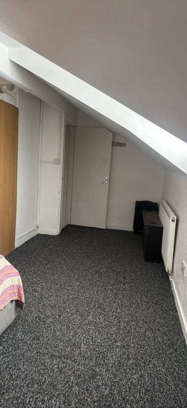 Room Conway Place in Leeds