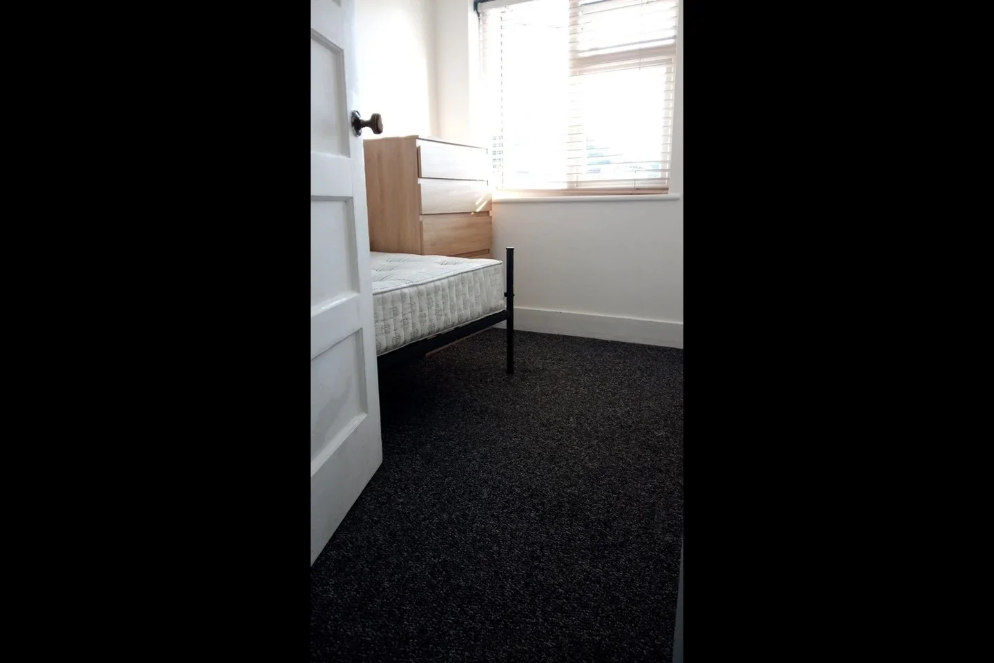 Room Marlborough Road in Greater London