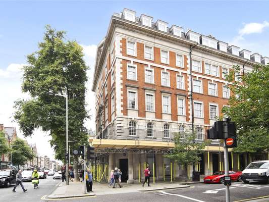 Flat Kensington High Street in Greater London