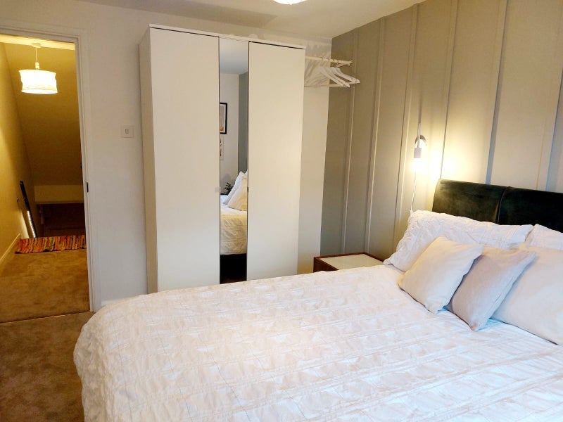 Room Queen's Grove Road in Greater London