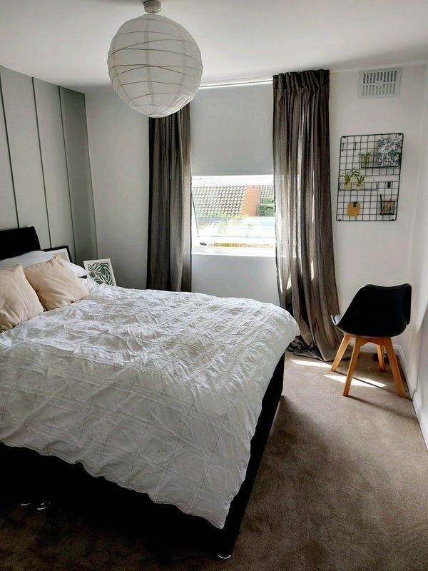 Room Queen's Grove Road in Greater London