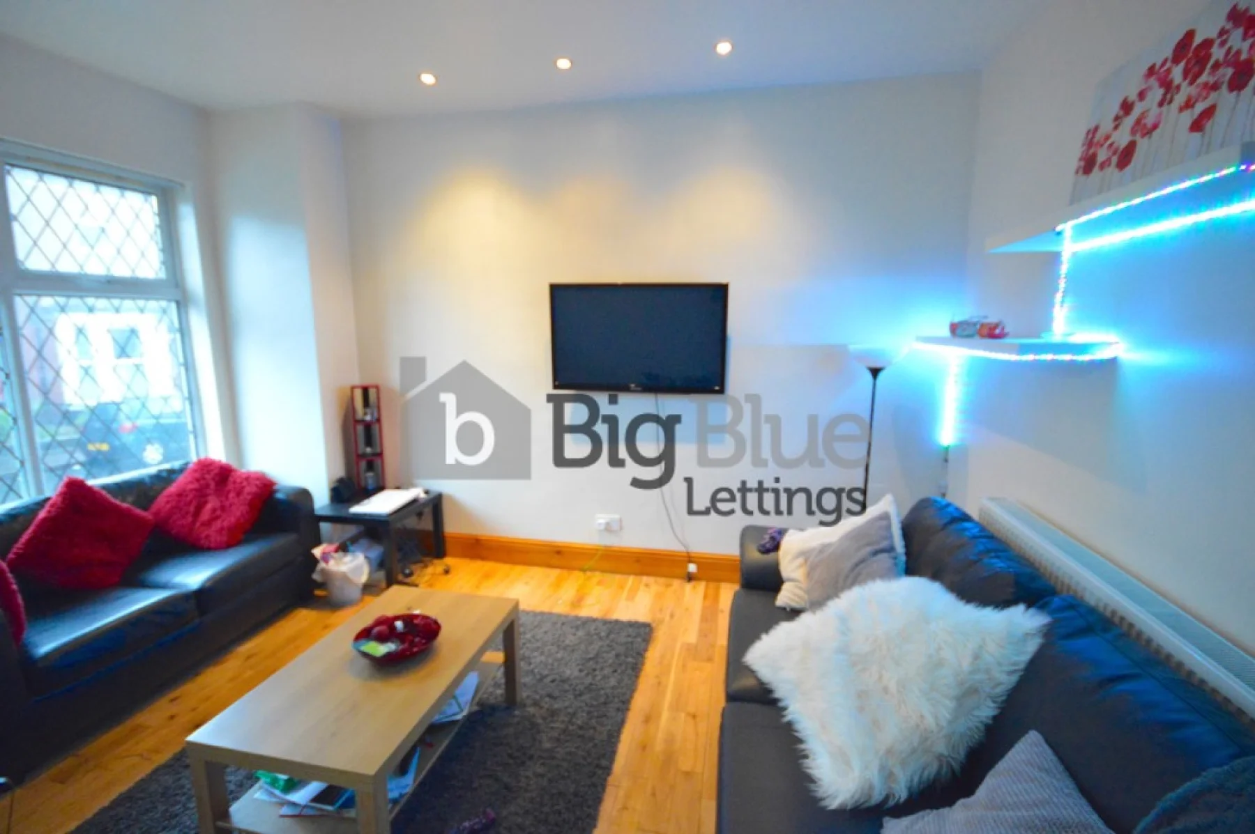 Flat Walmsley Road in Leeds