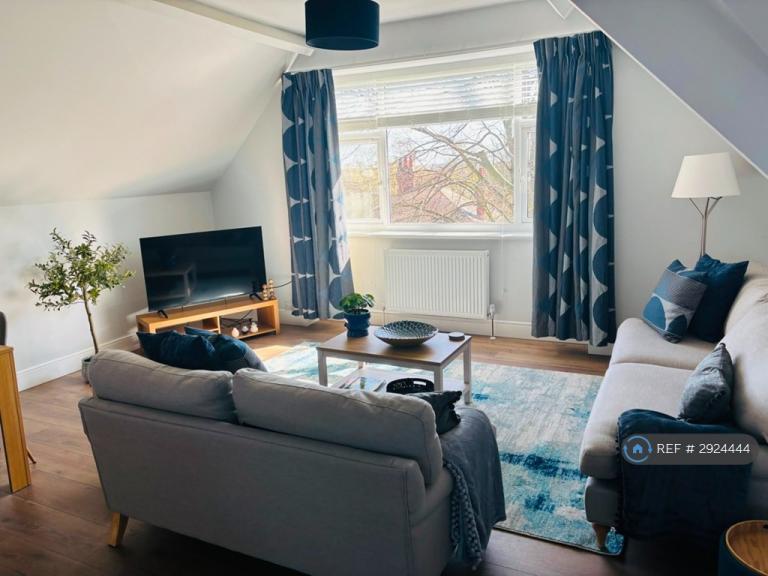 Flat Blenheim Road in Wakefield