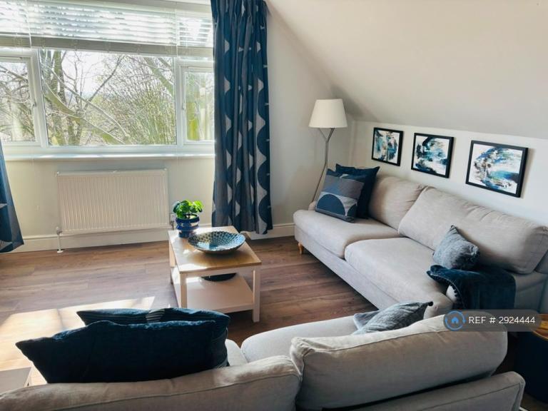 Flat Blenheim Road in Wakefield