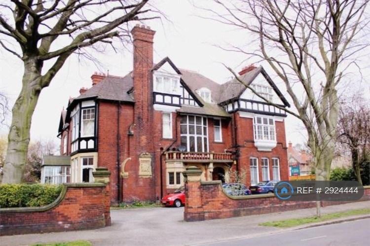 Flat Blenheim Road in Wakefield