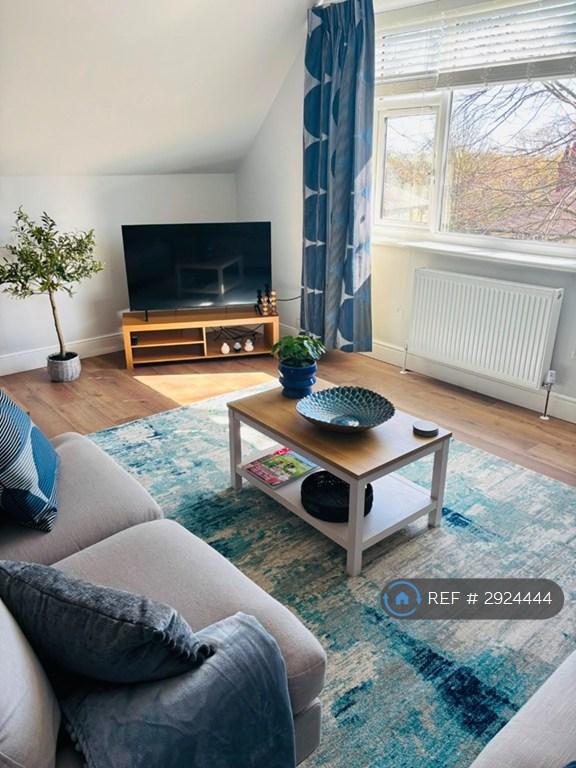 Flat Blenheim Road in Wakefield