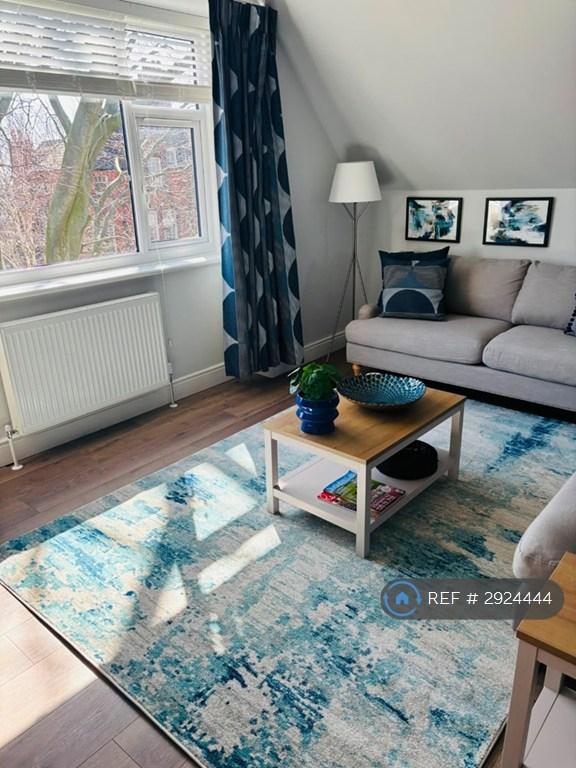 Flat Blenheim Road in Wakefield