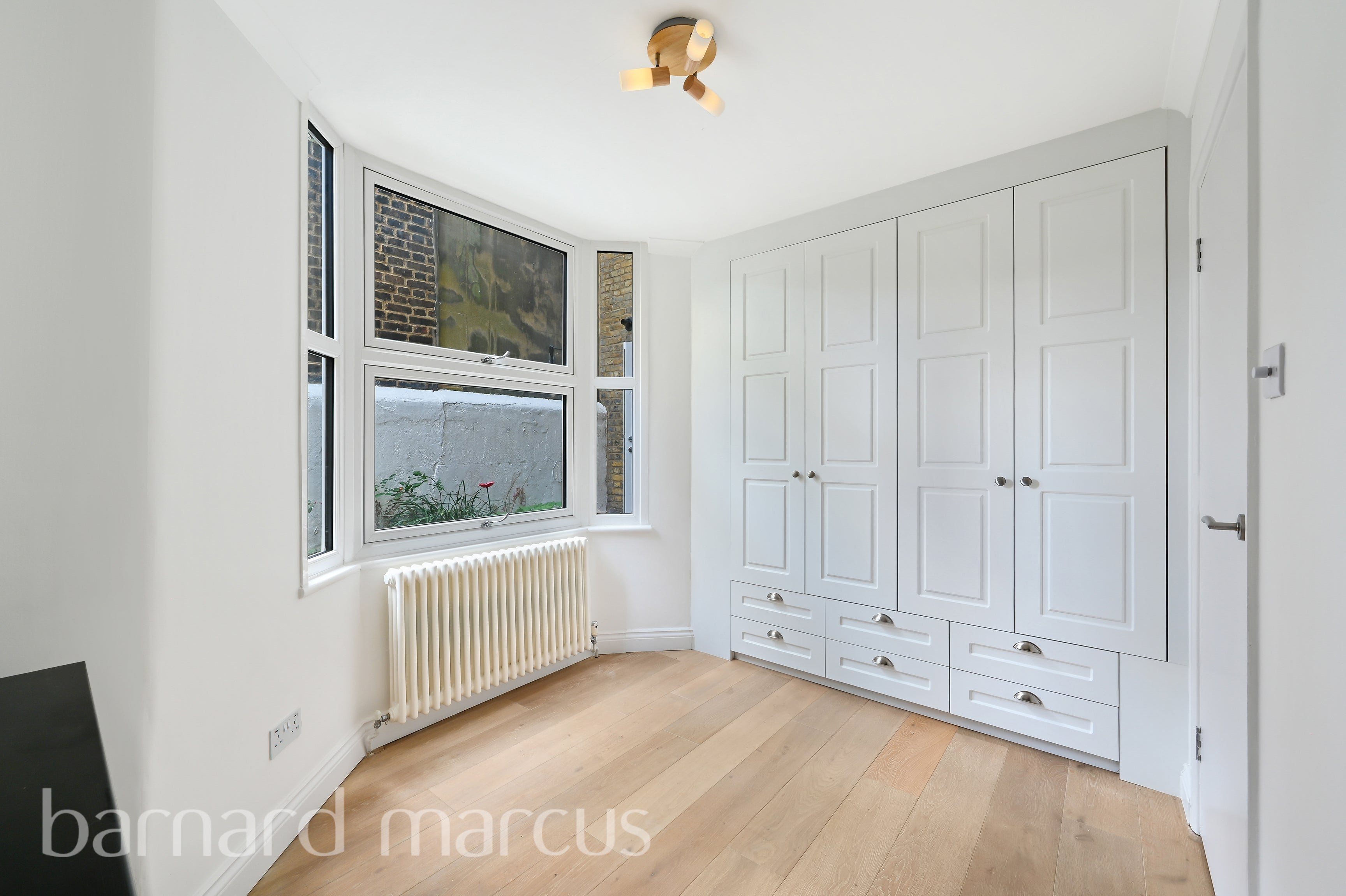 Flat Kennington Park Place in Greater London
