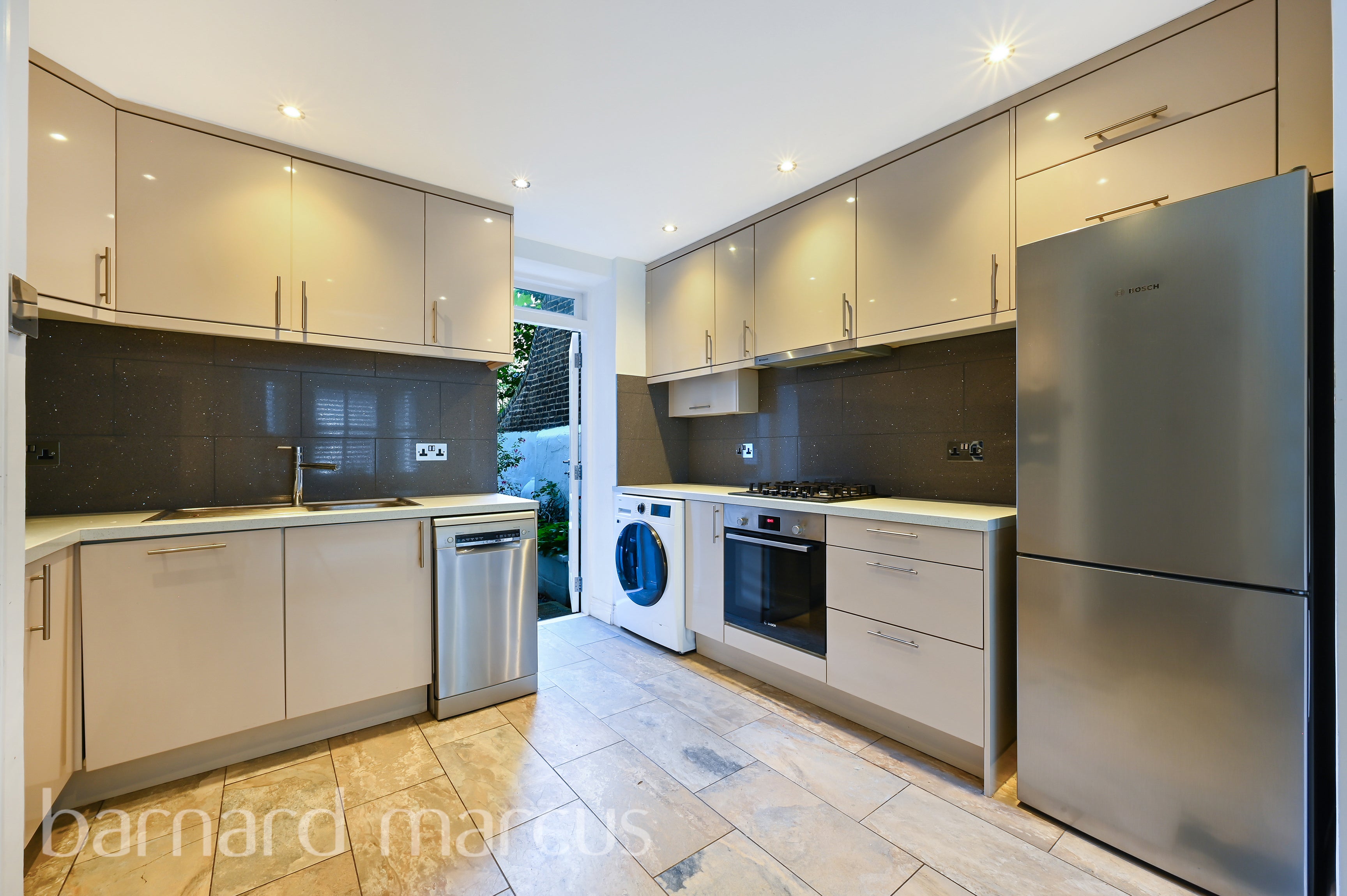 Flat Kennington Park Place in Greater London