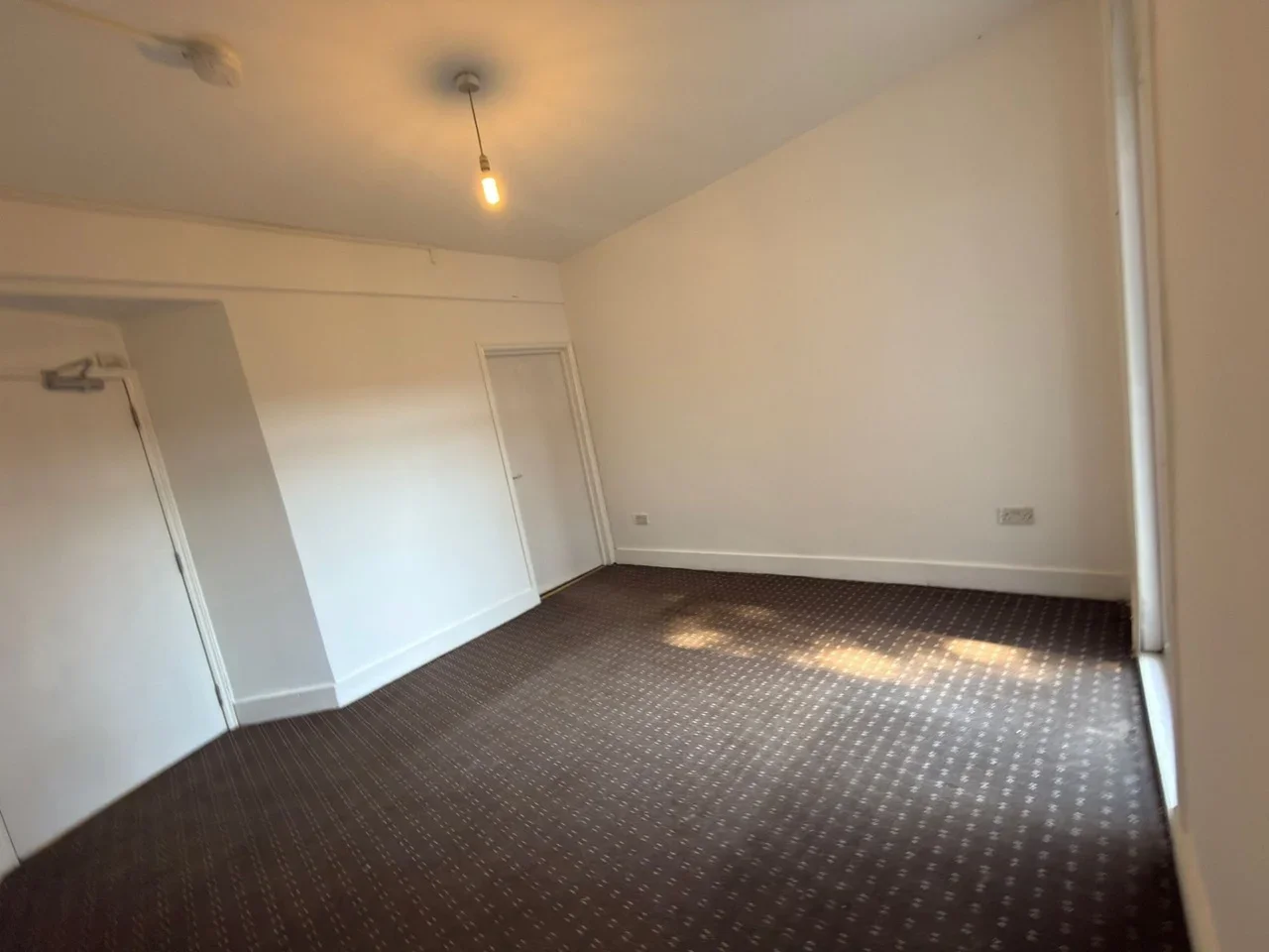 Room Sixth Avenue in Greater London