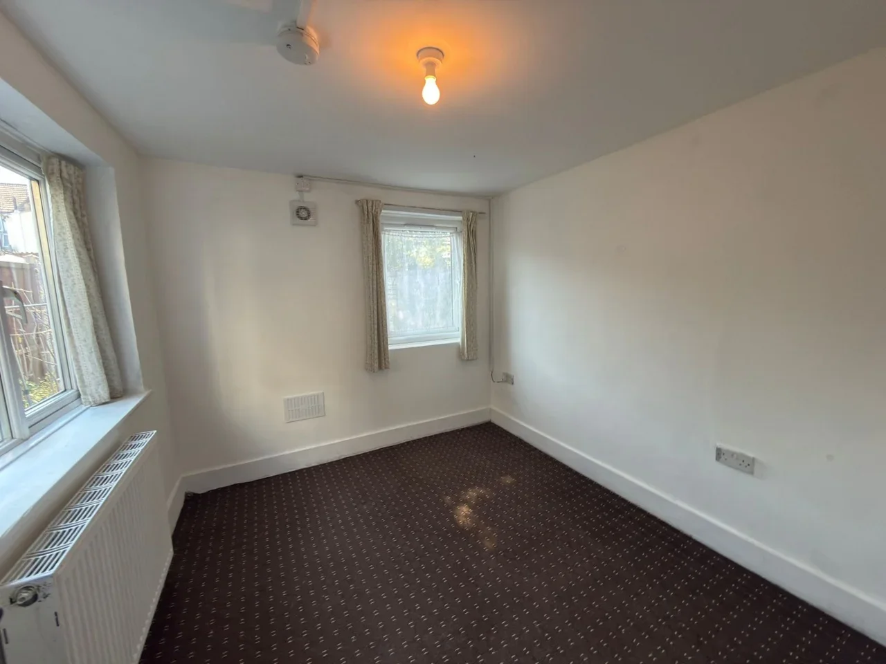 Room Sixth Avenue in Greater London