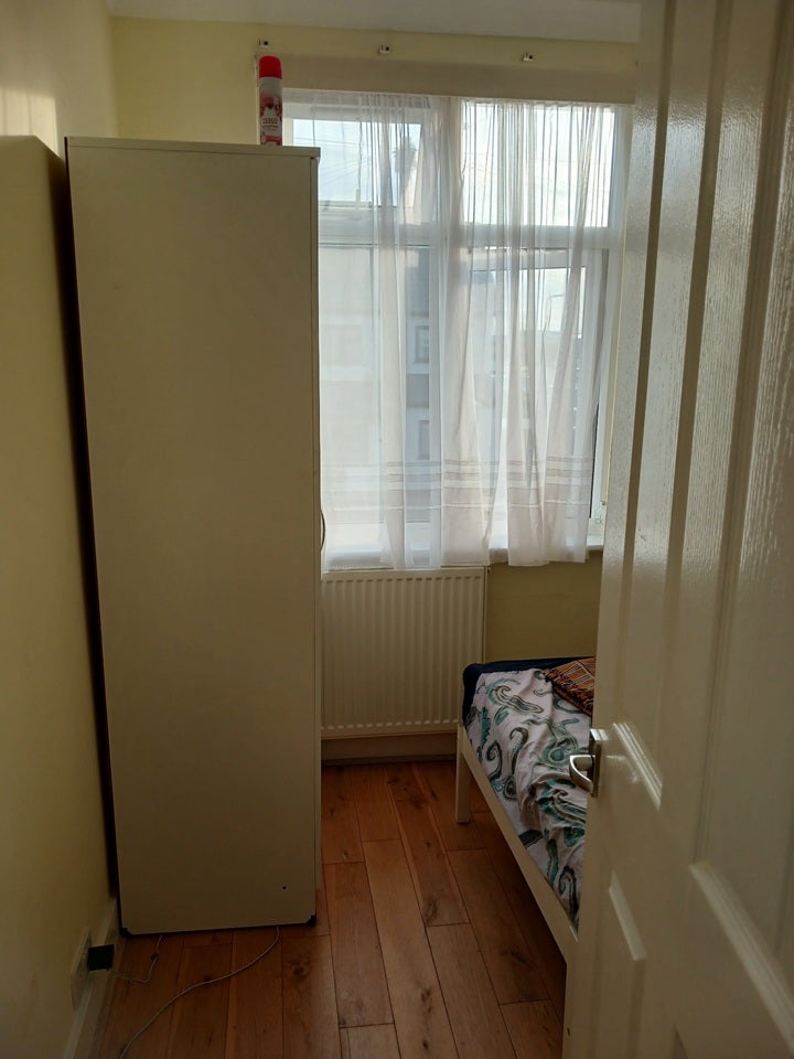 Room Woodland Avenue in Slough