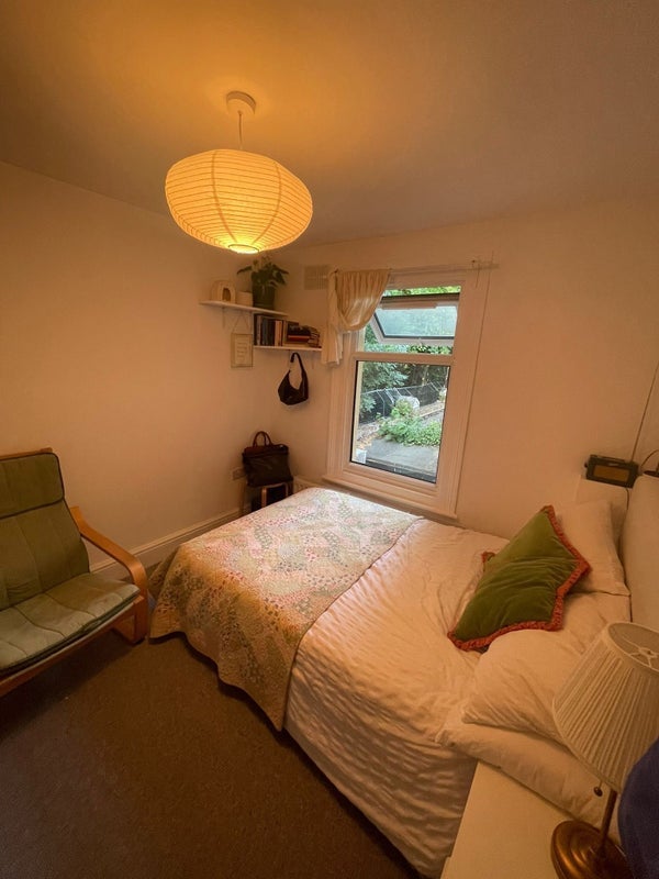 Room Ropery Street in Greater London